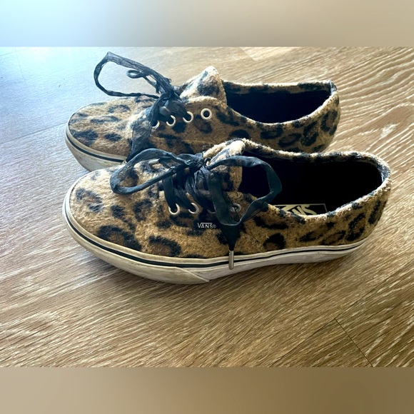Platform Cheetah Vans - Picture 2 of 3